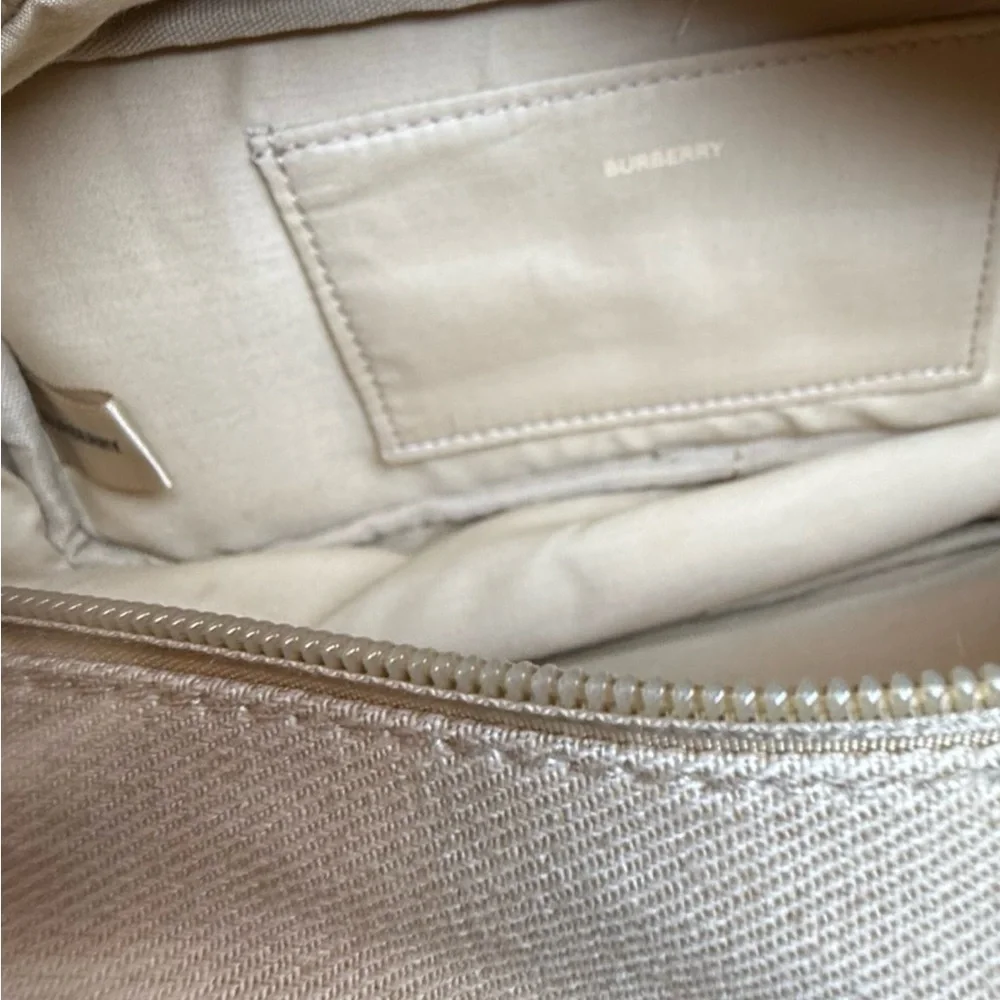 Burberry Cosmetic Toiletry Bag - Beige House Check Canvas - Like New - Picture 4 of 6